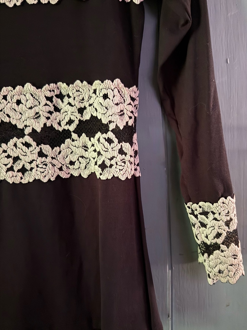 BNWT! Intimissimi Long-Sleeve Off the Shoulder Black Top/Cream Lace Trim - Sz S - Picture 6 of 7